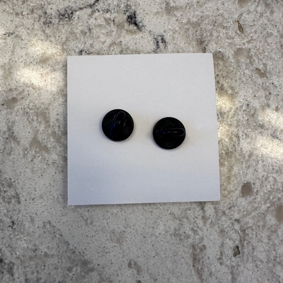 Ghost Face enamel pin with drink - Picture 4 of 5